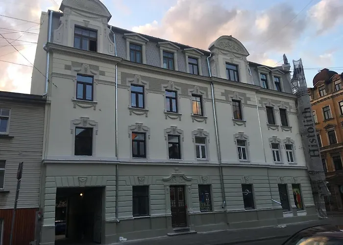 Sunrise Apartment In The Quiet Centre